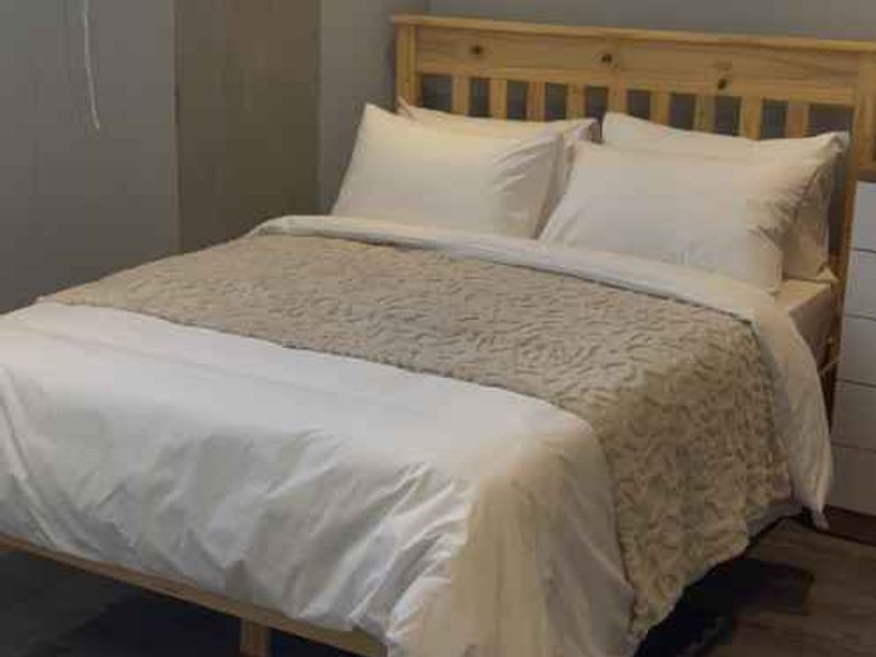 Modern and secure one bedroom unit for short term letting - Photo 4