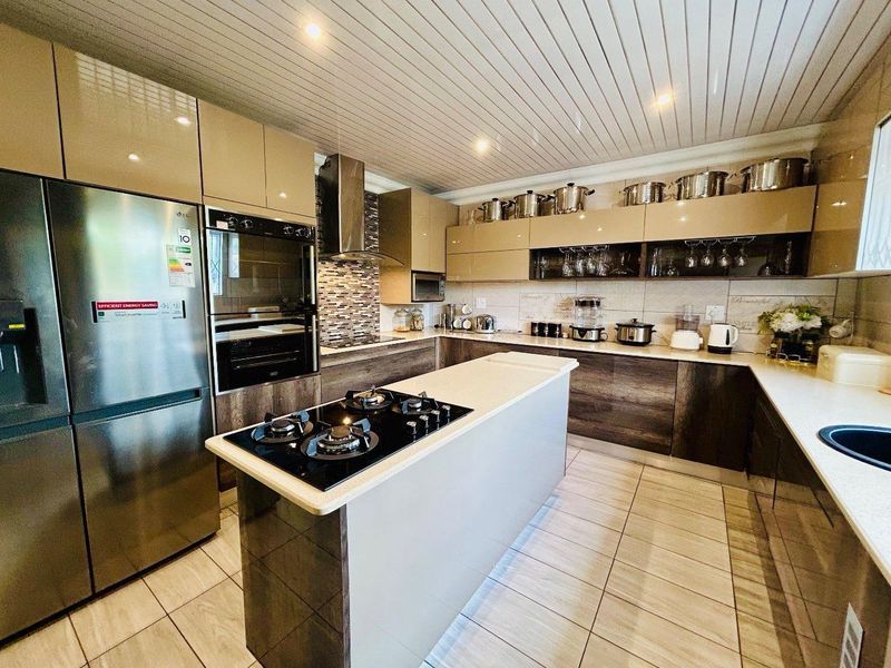 4 Bedroom house with a flatlet. - Photo 10