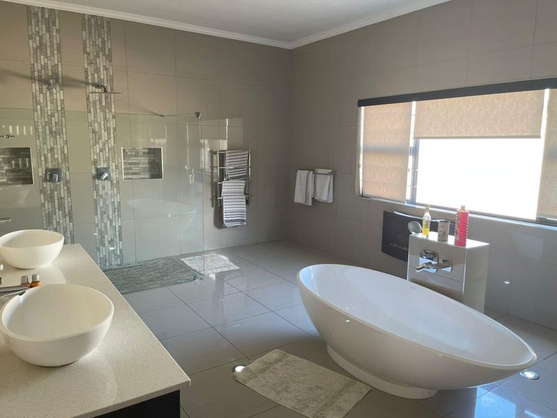 BREATH AWAY 3 BEDROOM HOME FOR SALE - MEERSIG, WALVISBAY - Photo 4