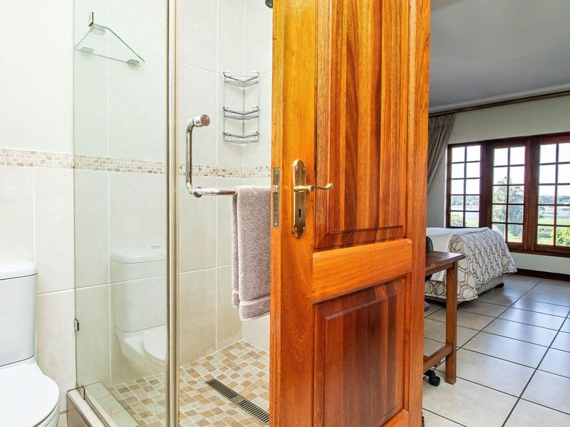 Distinguished Family Residence with Panoramic Views, Flatlet & Solar Power - Photo 6