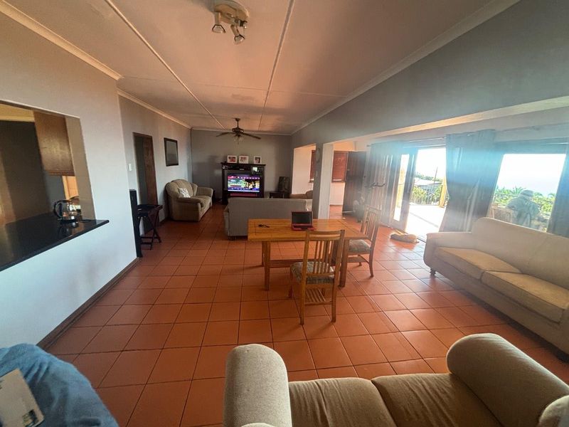 3 BEDROOM FAMILY HOME | OCEAN VIEWS – BLUFF - Photo 7