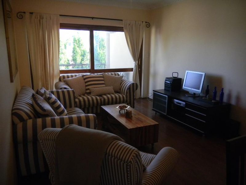 SPACIOUS 2 BED FULLY FURNISHED APARTMENT - Photo 3