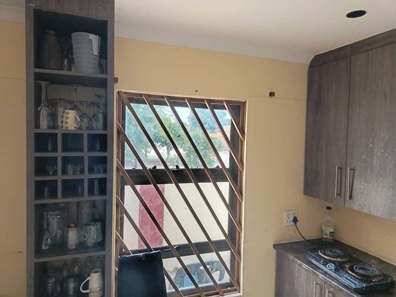Buy a 5 bedroom house in Ondangwa, Extension2❗️ N$ 1300 000 cost exclusive - Photo 5