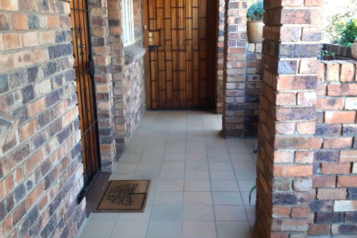 Spacious, Light-Filled Retirement Living in the Heart of Bryanston - Photo 3