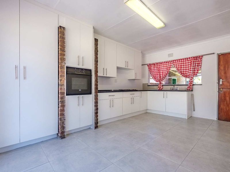 Parkrand "Renovated Kitchen & Baths in Spacious Family Retreat in semi enclosed area! - Photo 5