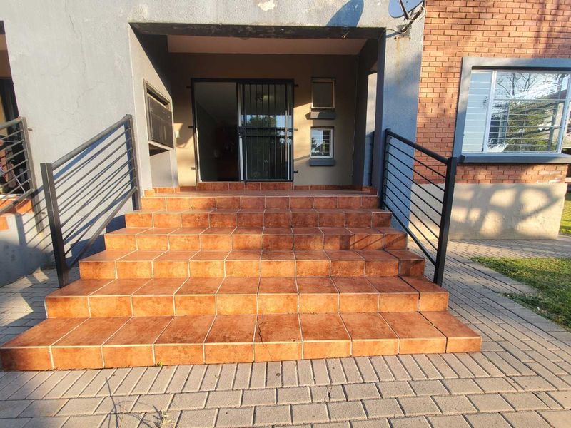 Beautiful ground floor apartment in Yale complex, Willowbrook - Photo 4