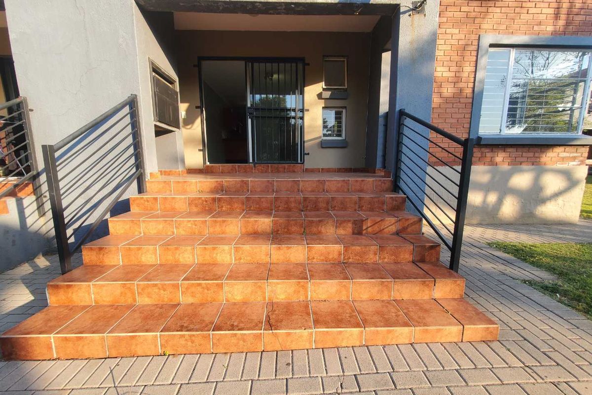 Beautiful ground floor apartment in Yale complex, Willowbrook - Photo 4