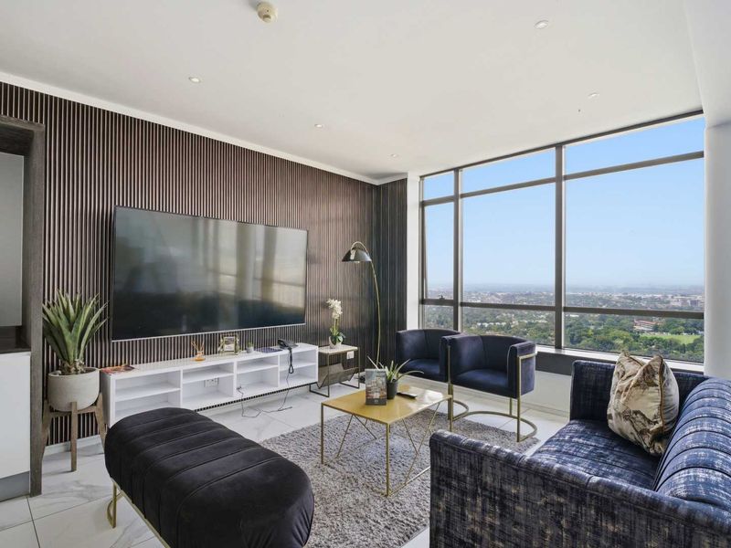 Sky-High Living: Stunning Sandton Penthouse with Panoramic Views - Photo 7