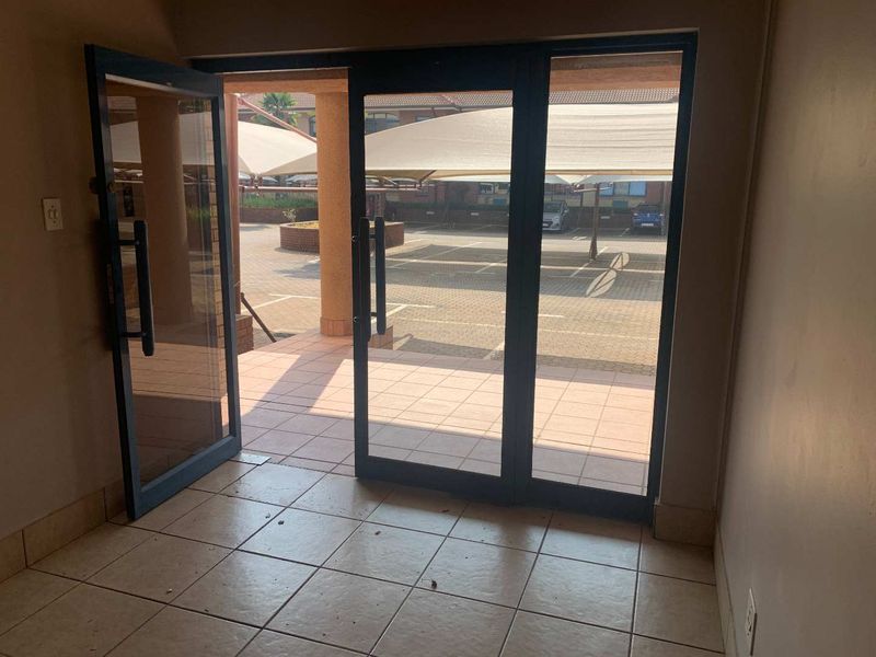 404m2 Office Space To Let | 39 Empire Road, Parktown - Photo 2