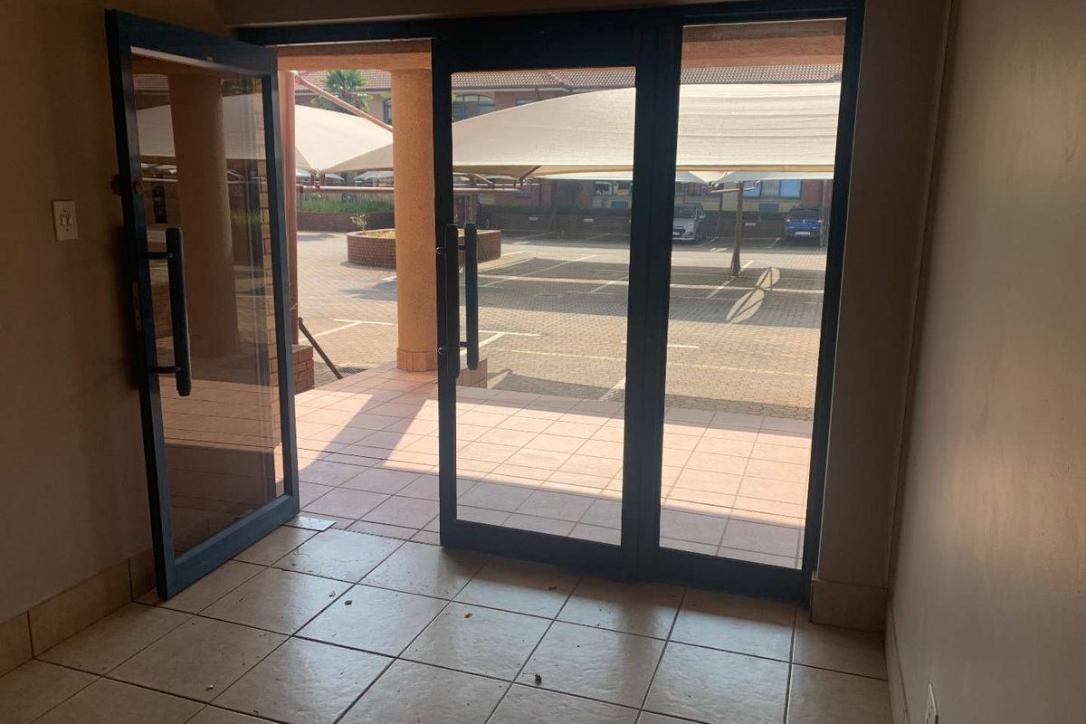 404m2 Office Space To Let | 39 Empire Road, Parktown - Photo 2