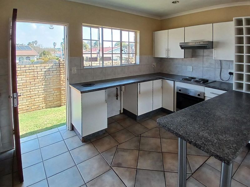 Charming 3-Bedroom Townhouse in Glen Erasmia – Move-In Ready! - Photo 7