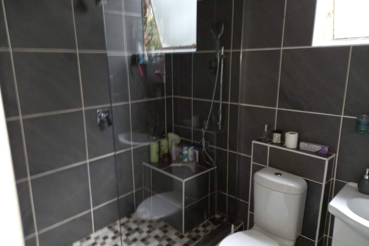 2 Bedroom 1 Bathroom unit in Cresta - Photo 3
