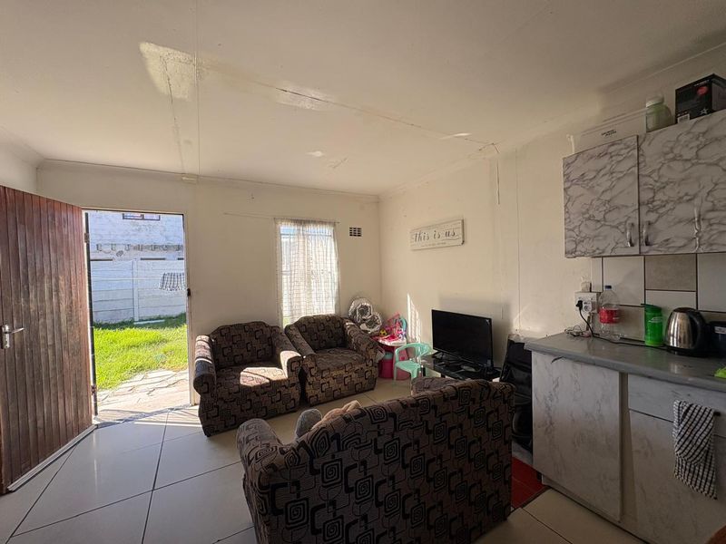 House For Sale In Pelican Park! - Photo 4