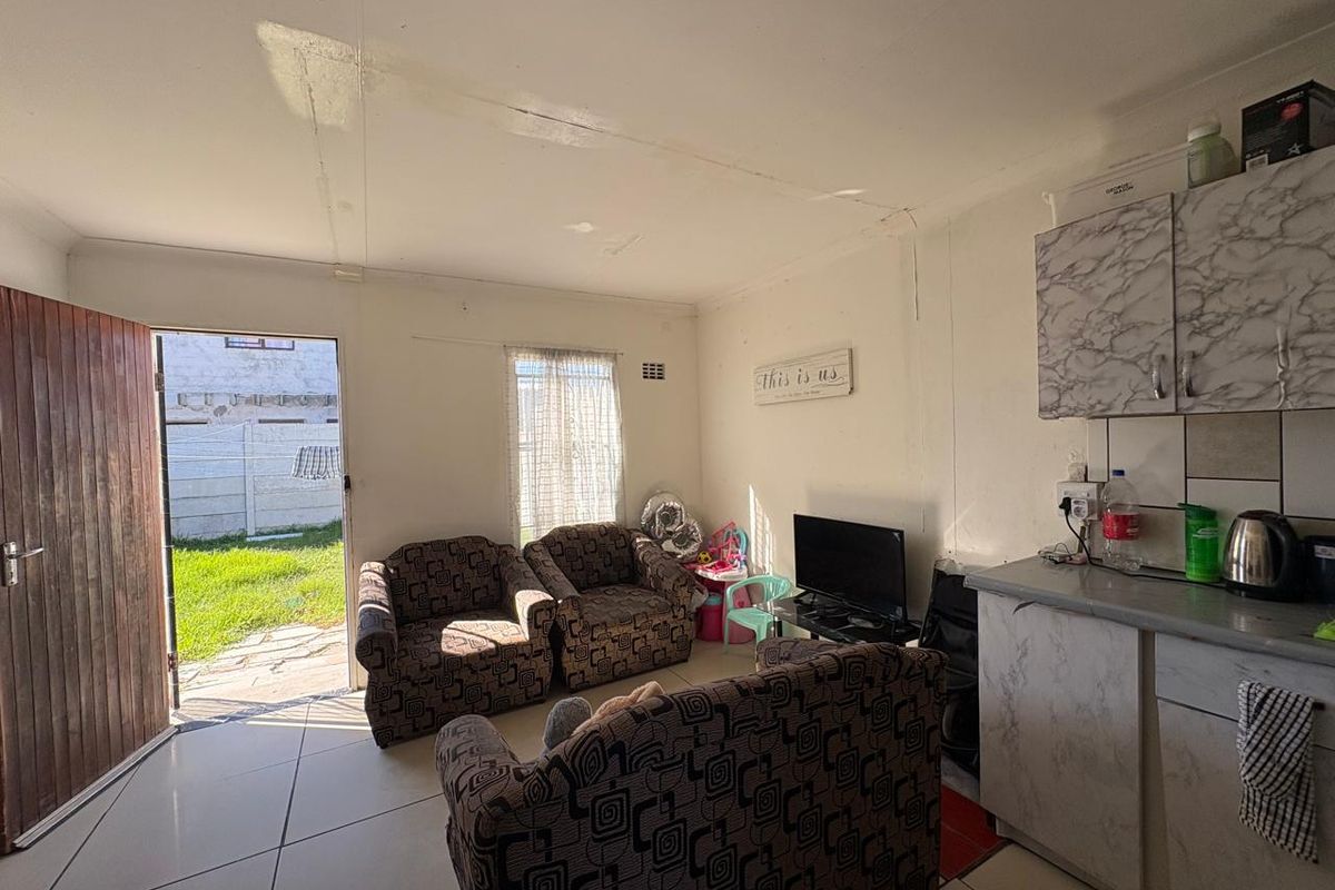 House For Sale In Pelican Park! - Photo 4