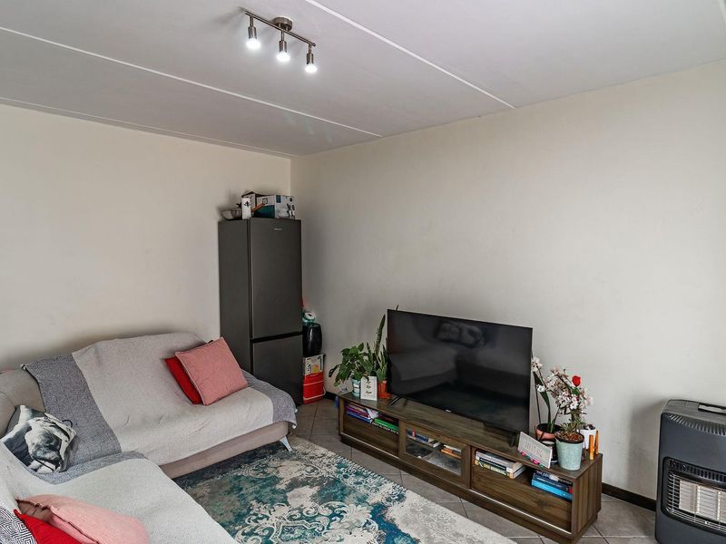 2 bedroom Ground Floor Apartment in a Secure Estate - Photo 7
