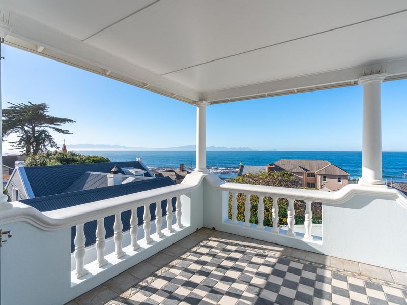 Elevated Coastal Charm with Unmatched False Bay Views for Rent Long Term - Photo 1