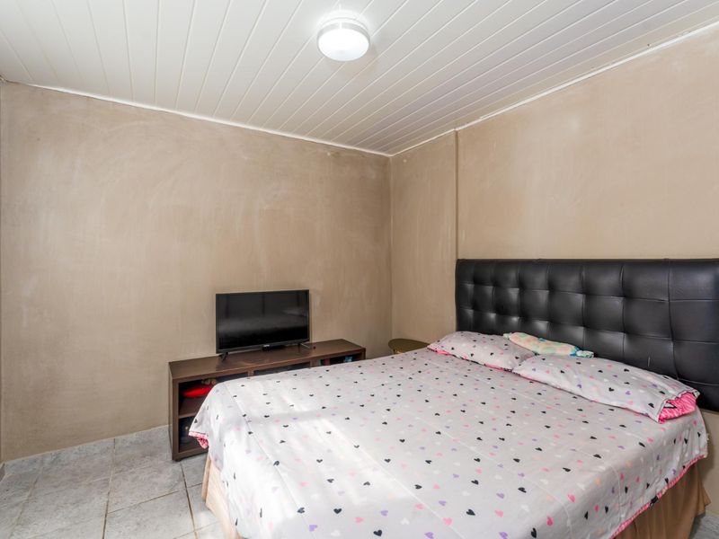 Versatile 3-Bedroom Home with Two Separate Entrances – Excellent Investment Opportunity - Photo 8