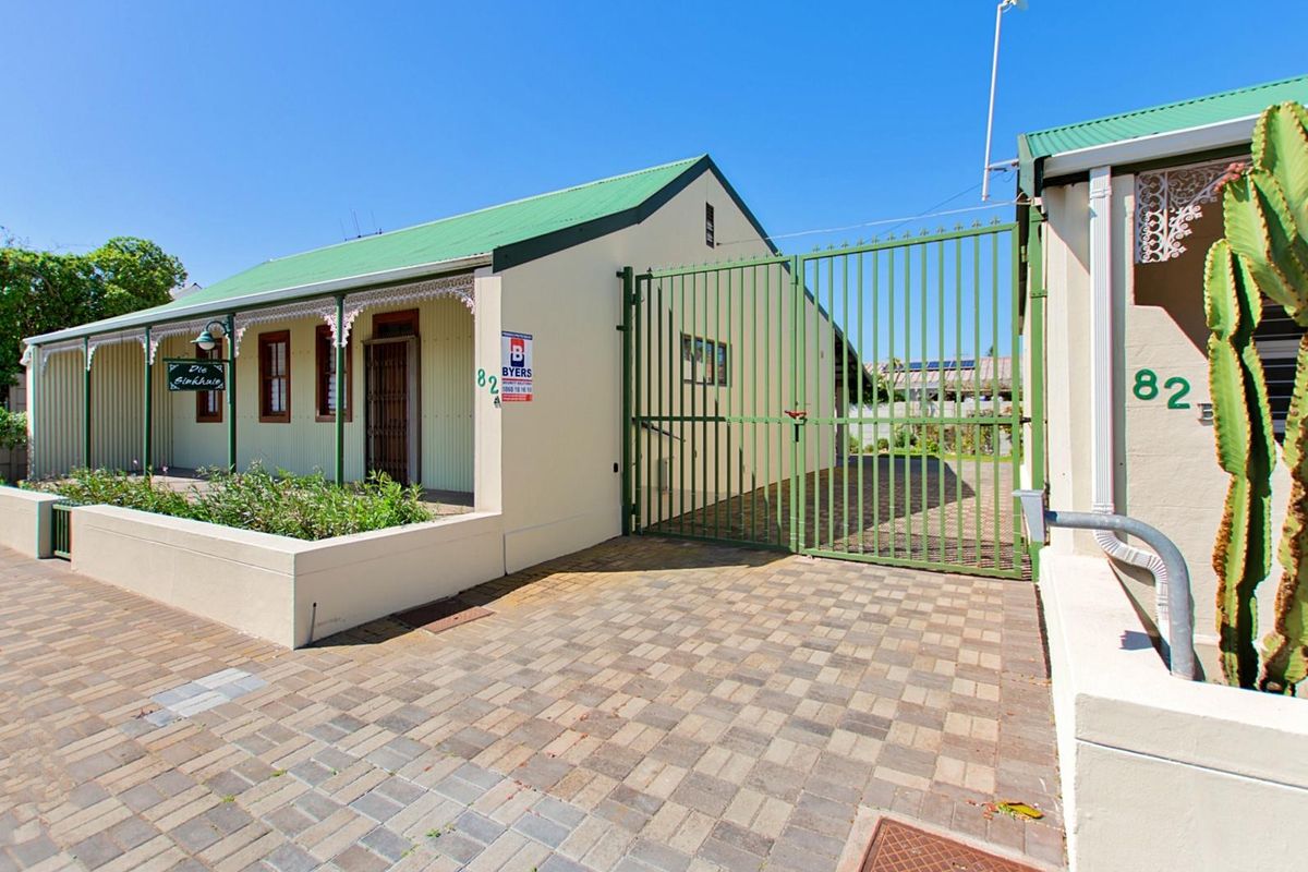Victorian Style Property in Center of Town. - Photo 2