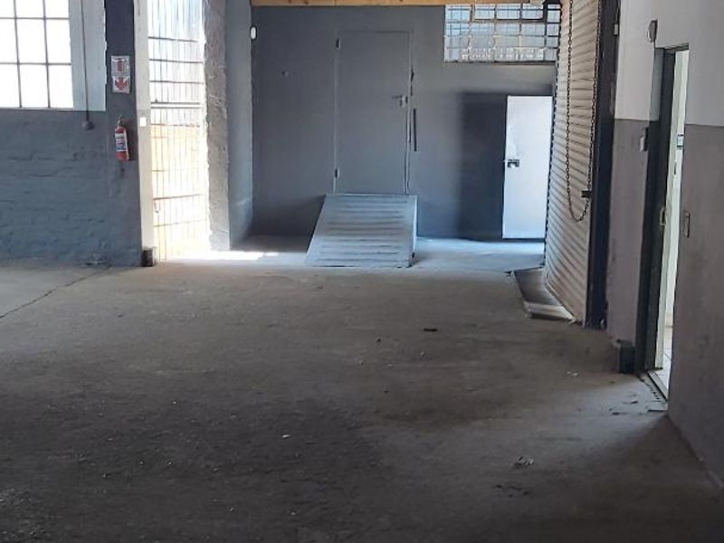 Prime warehouse/manufacturing facility to let in Sidwell - Photo 6