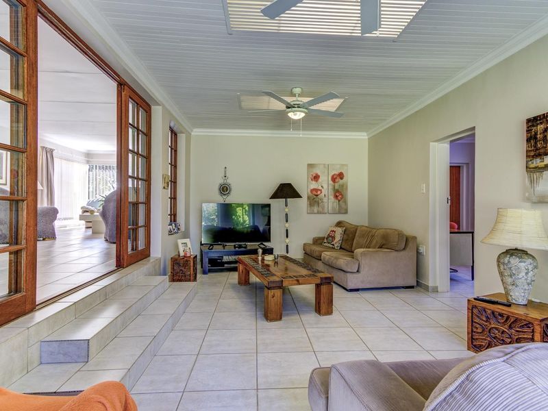 EXCEPTIONALLY NEAT FAMILY HOME IN THE UPMARKET ESTATE OF MOREHILL CLOSE - Photo 7