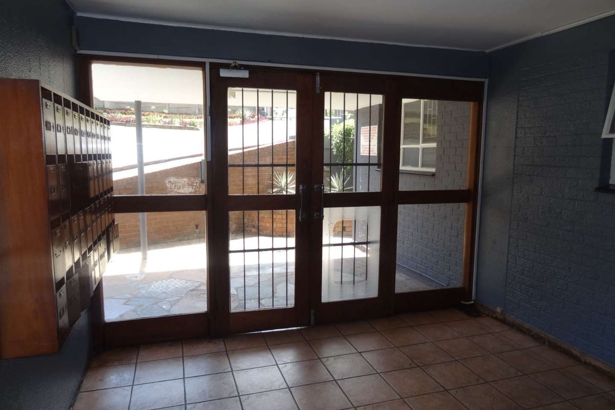 2.5 Bedroom Apartment for Sale - Photo 3