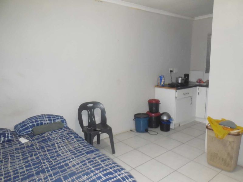 Bachelor Flat at James 230 - Photo 3