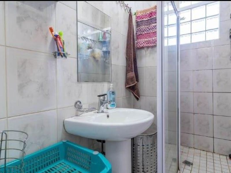 4 Bedroom House for Sale in Rewlatch ,Johannesburg - Photo 5