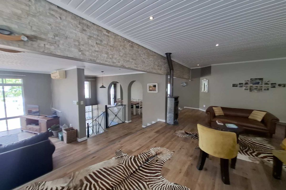 Elegant Family Home in Eros with Expansive Views - Photo 3