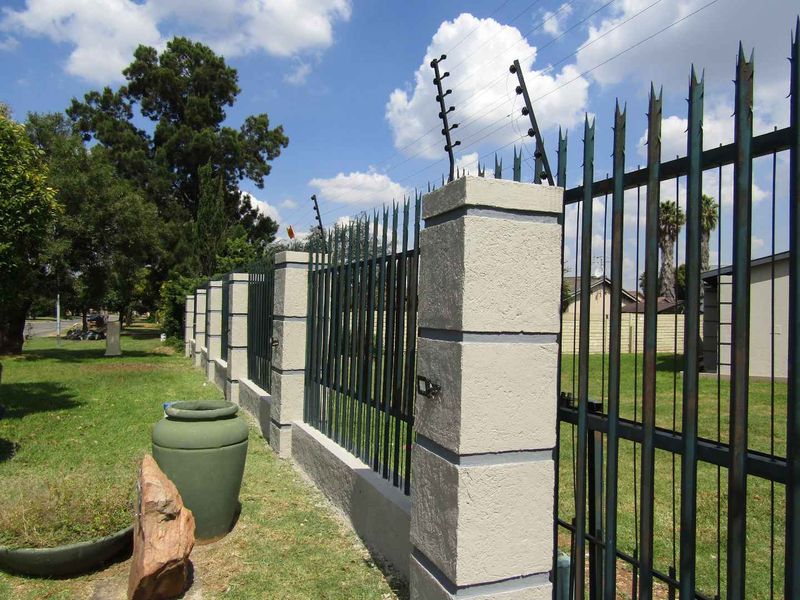 Newly renovated Home with Flat Let - Photo 3