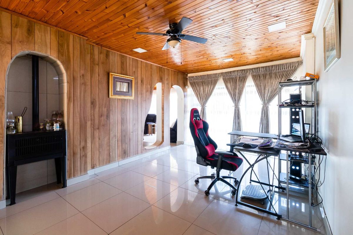 Beautiful 3-Bedroom Home with a Flatlet - Photo 5