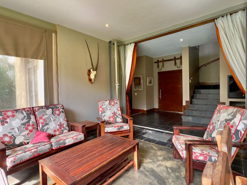 Full title Town house in Midstream Estate - Photo 3