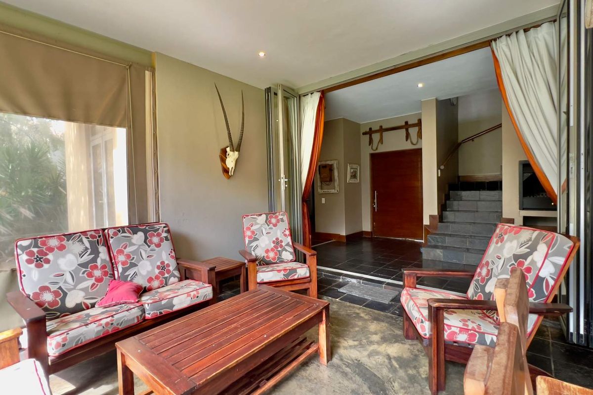 Full title Town house in Midstream Estate - Photo 3