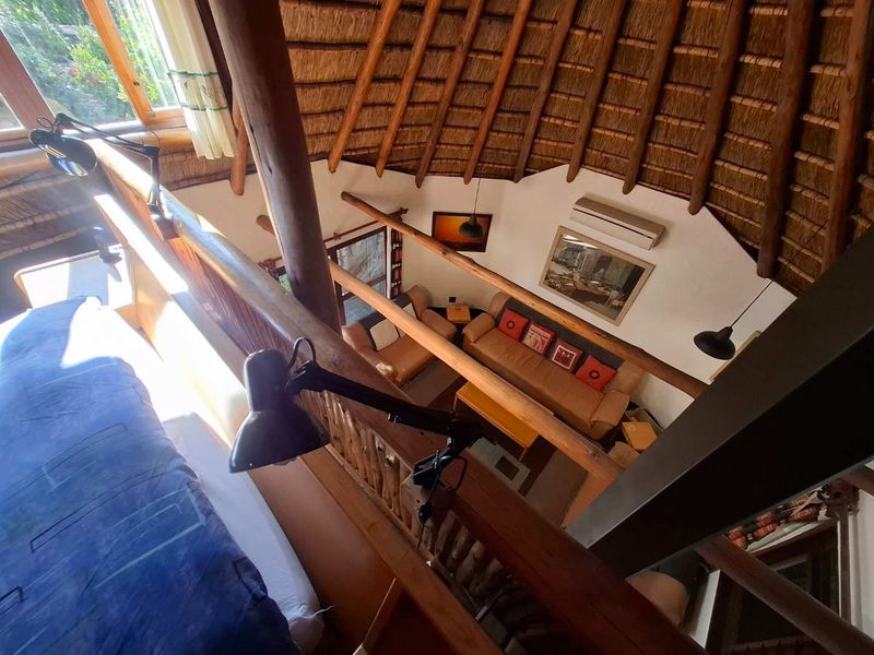 Unique Thatch roof home with two flats - Photo 7