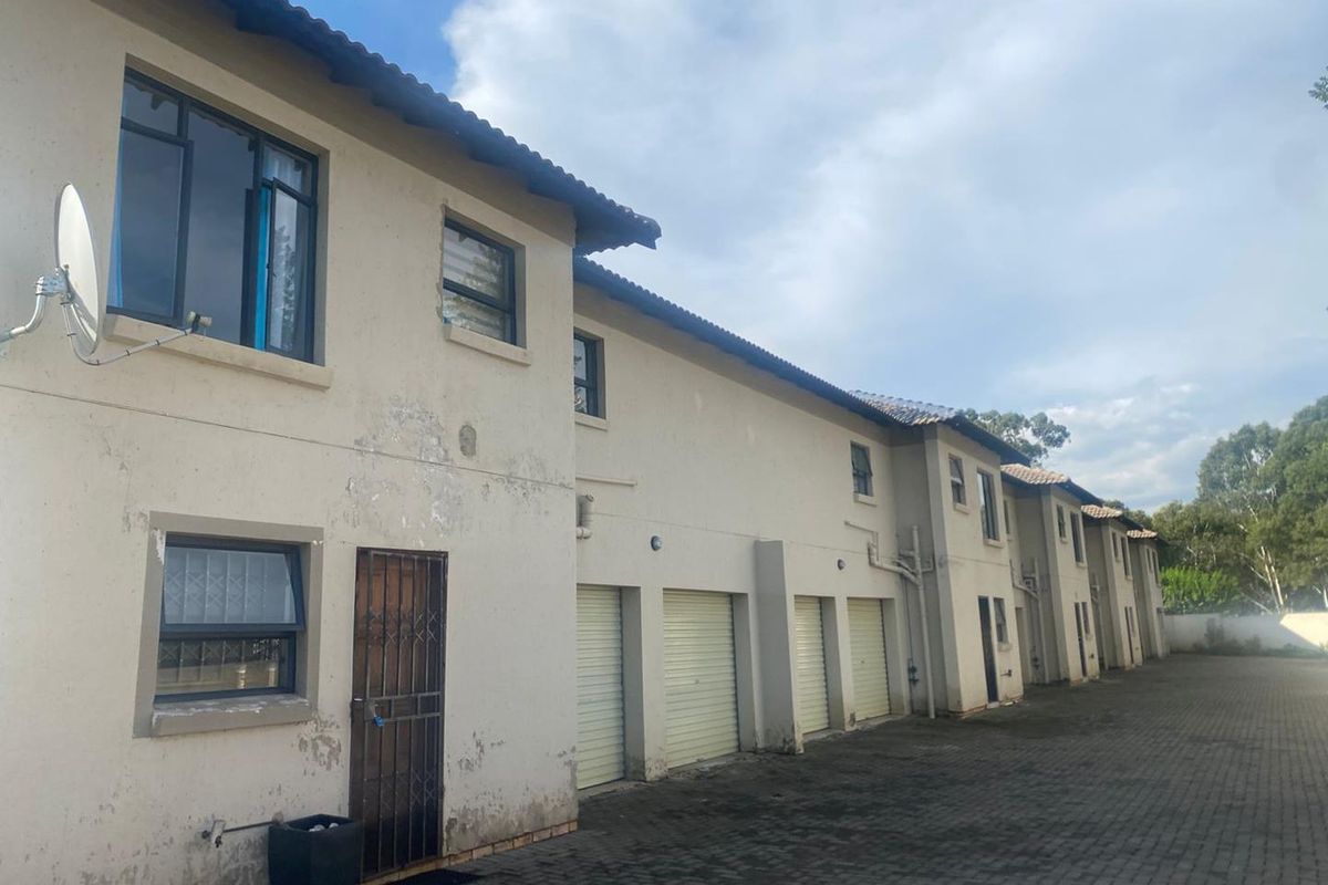 Three bedroom home for sale - Photo 3