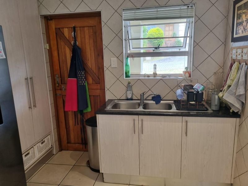 Welcome To This Stylish Property At  Ascot Park Beacon Bay. - Photo 9