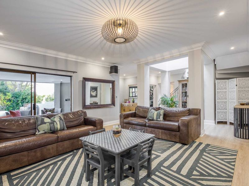 STUNNING 5 BEDROOM HOME IN FOURWAYS GARDENS SECURE LIFESTYLE ESTATE - Photo 7