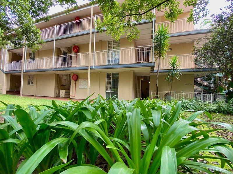 Ground-Floor Stack Unit in Lynnwood Glen! - Photo 2