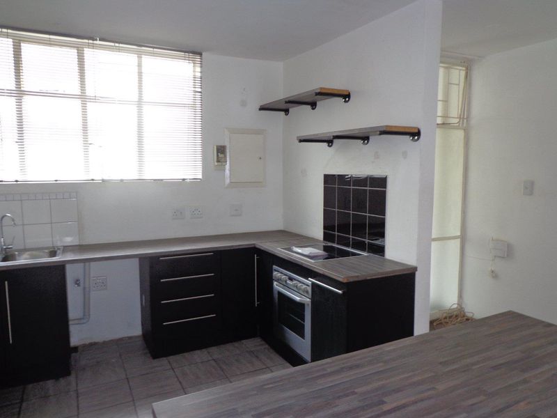 Perfect location. A step away from the Killarney Mall! - Photo 2