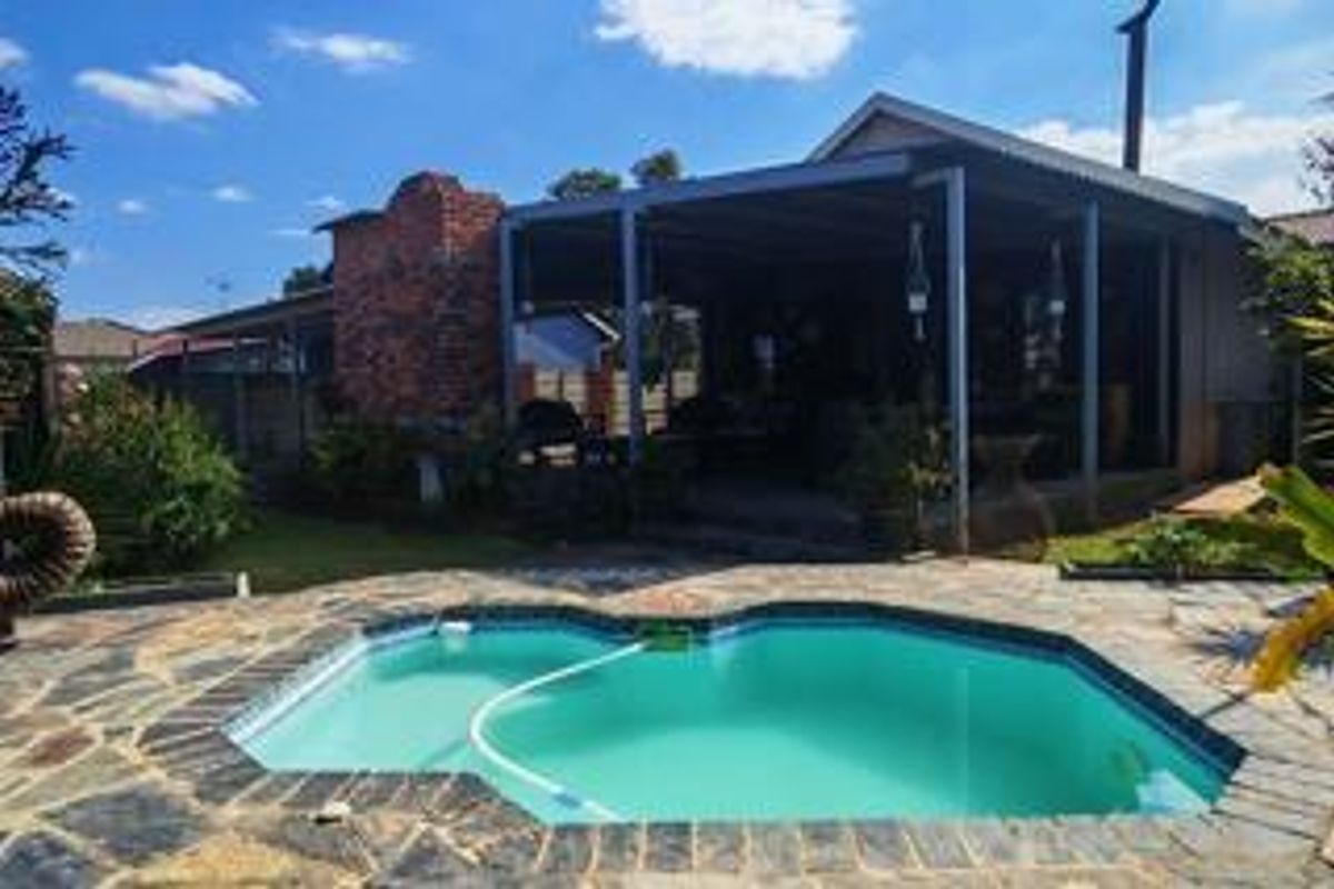 Stylishly Renovated 3-Bedroom Family Home with Pool and Entertainment Area - Photo 2