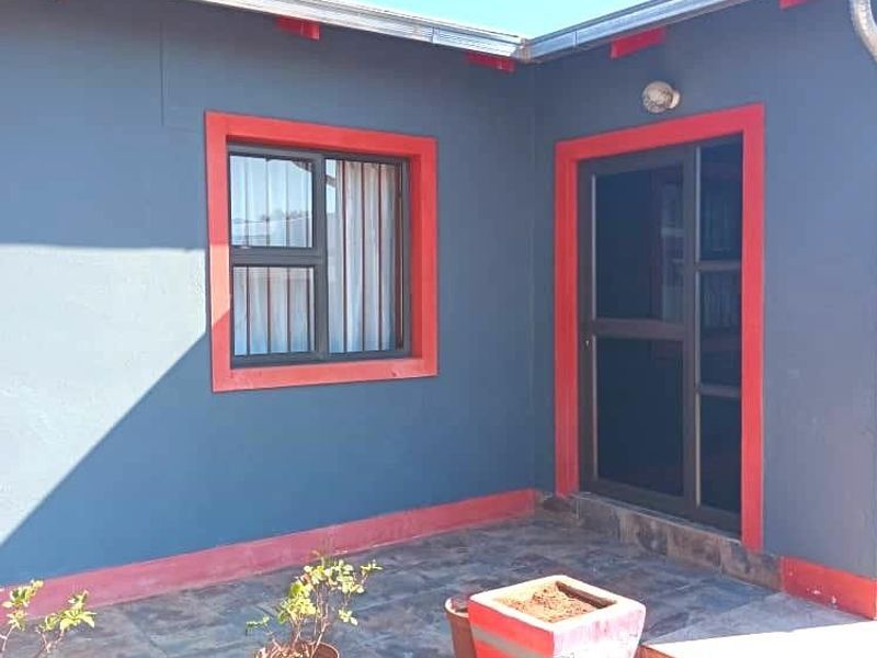 Family Home - Photo 10