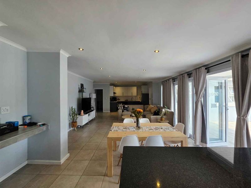 Modern Single-Level Gem in the Heart of Welgelegen - Photo 9