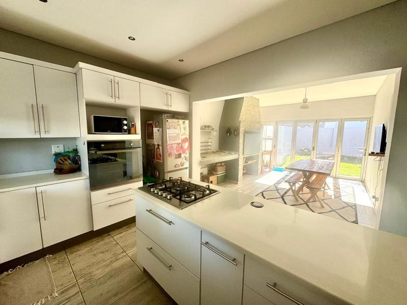 3 Bedroom House For Sale in Elisenheim - Photo 2