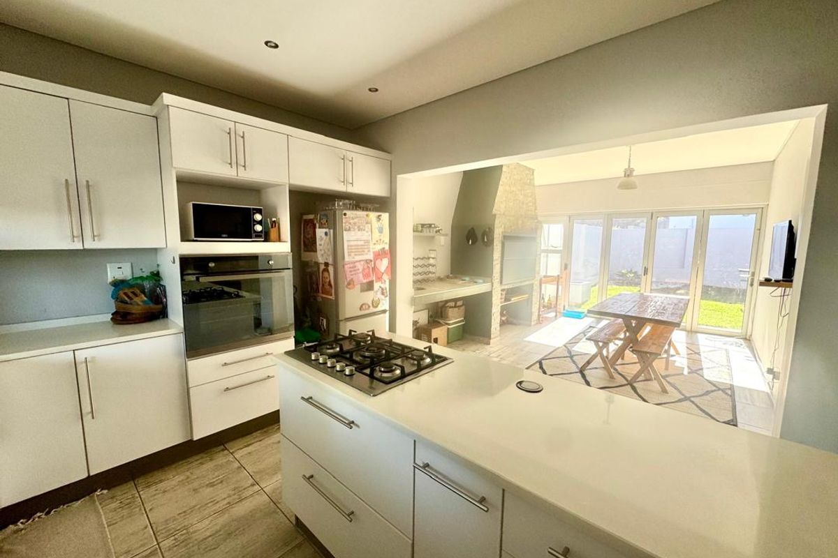 3 Bedroom House For Sale in Elisenheim - Photo 2