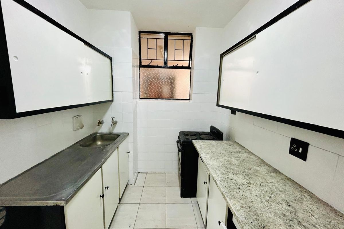 A newly renovated 3 bedroom apartment is now for sale in Sunnyside. - Photo 2