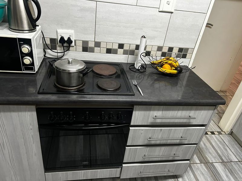 2 Bedroom apartment priced to Go - Photo 2