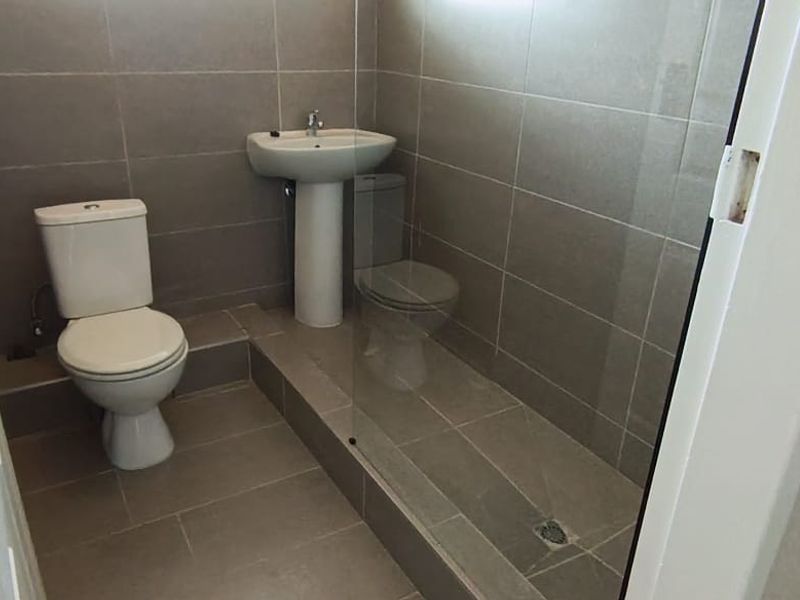 **Charming Newly Renovated Bachelors Apartment for Rent** - Photo 8