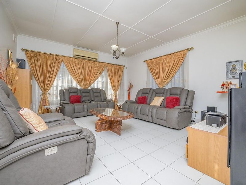 Your Spacious Escombe Oasis Awaits! - Photo 4