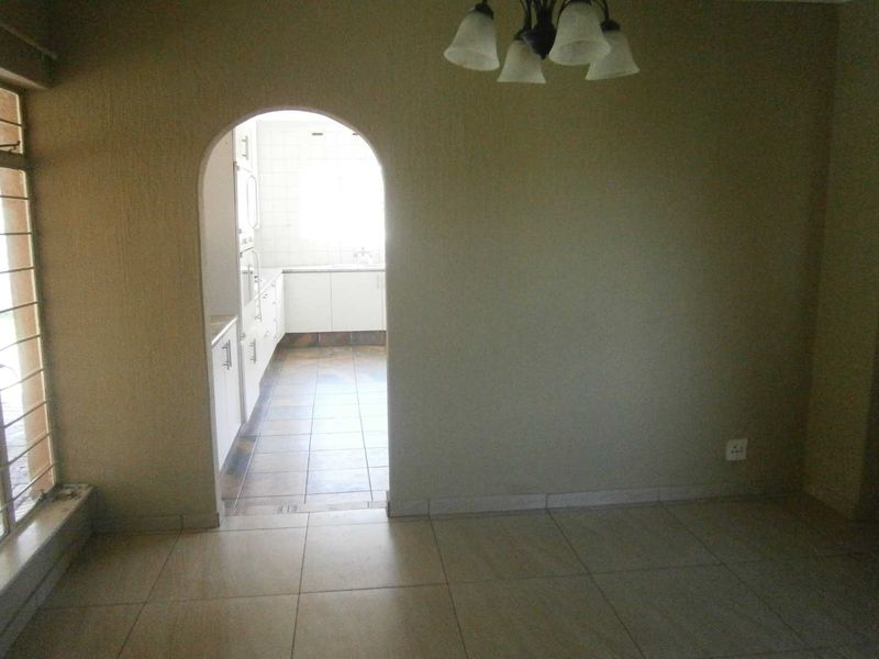 4 Bedroom House to Rent in Brackenhurst - Photo 9