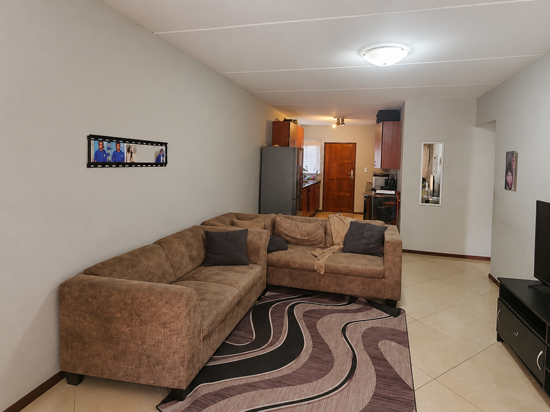 Fibre-Ready 2-Bedroom Apartment with Pool Access in Little Falls - Photo 3