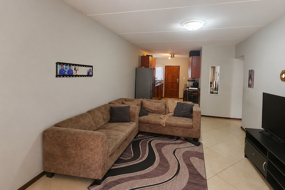 Fibre-Ready 2-Bedroom Apartment with Pool Access in Little Falls - Photo 3